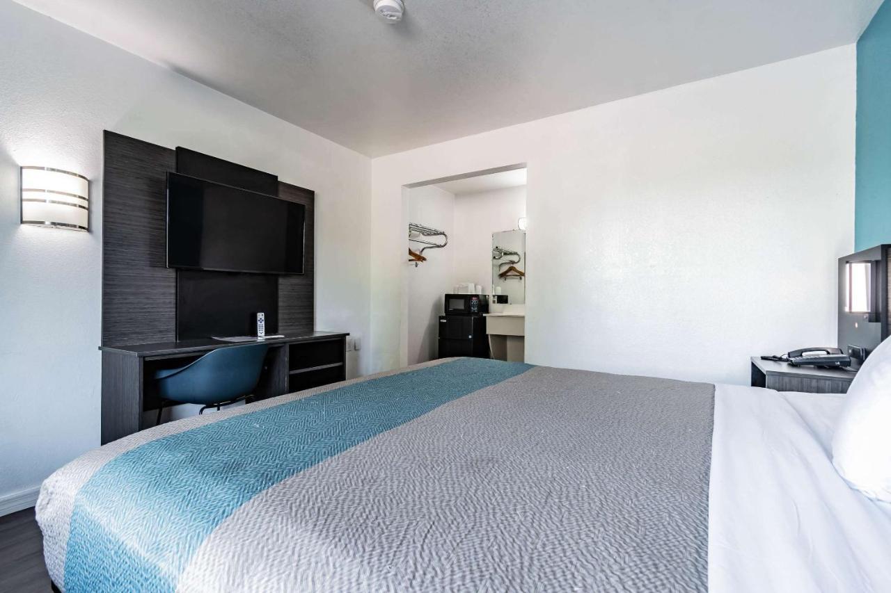 Motel 6 Tampa Near Fairgrounds - Casino Ngoại thất bức ảnh