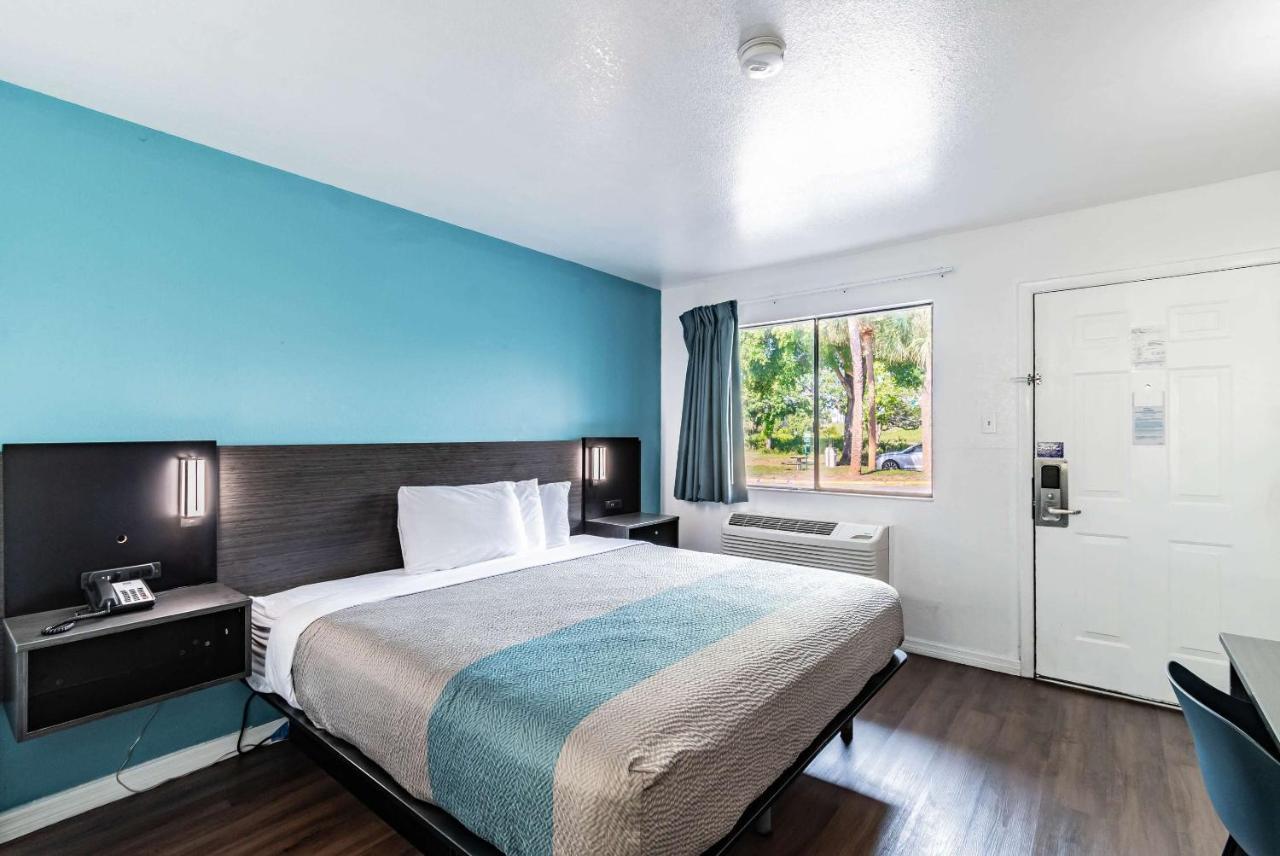 Motel 6 Tampa Near Fairgrounds - Casino Orient Park Ngoại thất bức ảnh