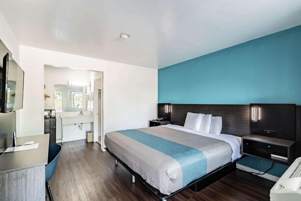 Motel 6 Tampa Near Fairgrounds - Casino Ngoại thất bức ảnh