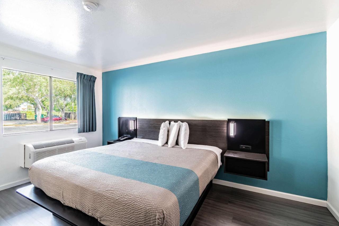 Motel 6 Tampa Near Fairgrounds - Casino Ngoại thất bức ảnh