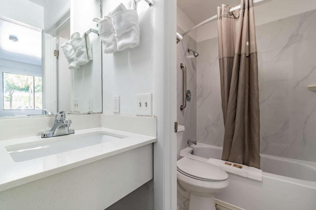 Motel 6 Tampa Near Fairgrounds - Casino Ngoại thất bức ảnh