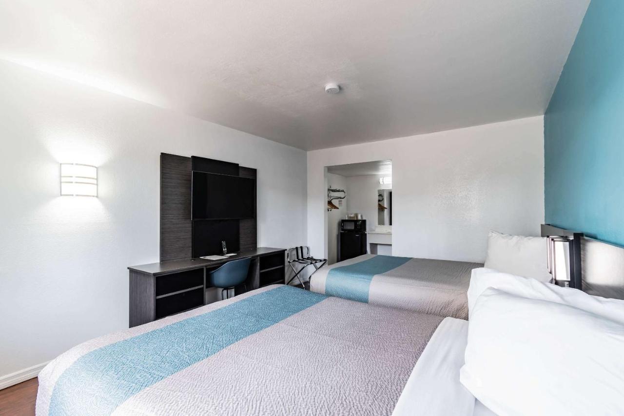 Motel 6 Tampa Near Fairgrounds - Casino Ngoại thất bức ảnh