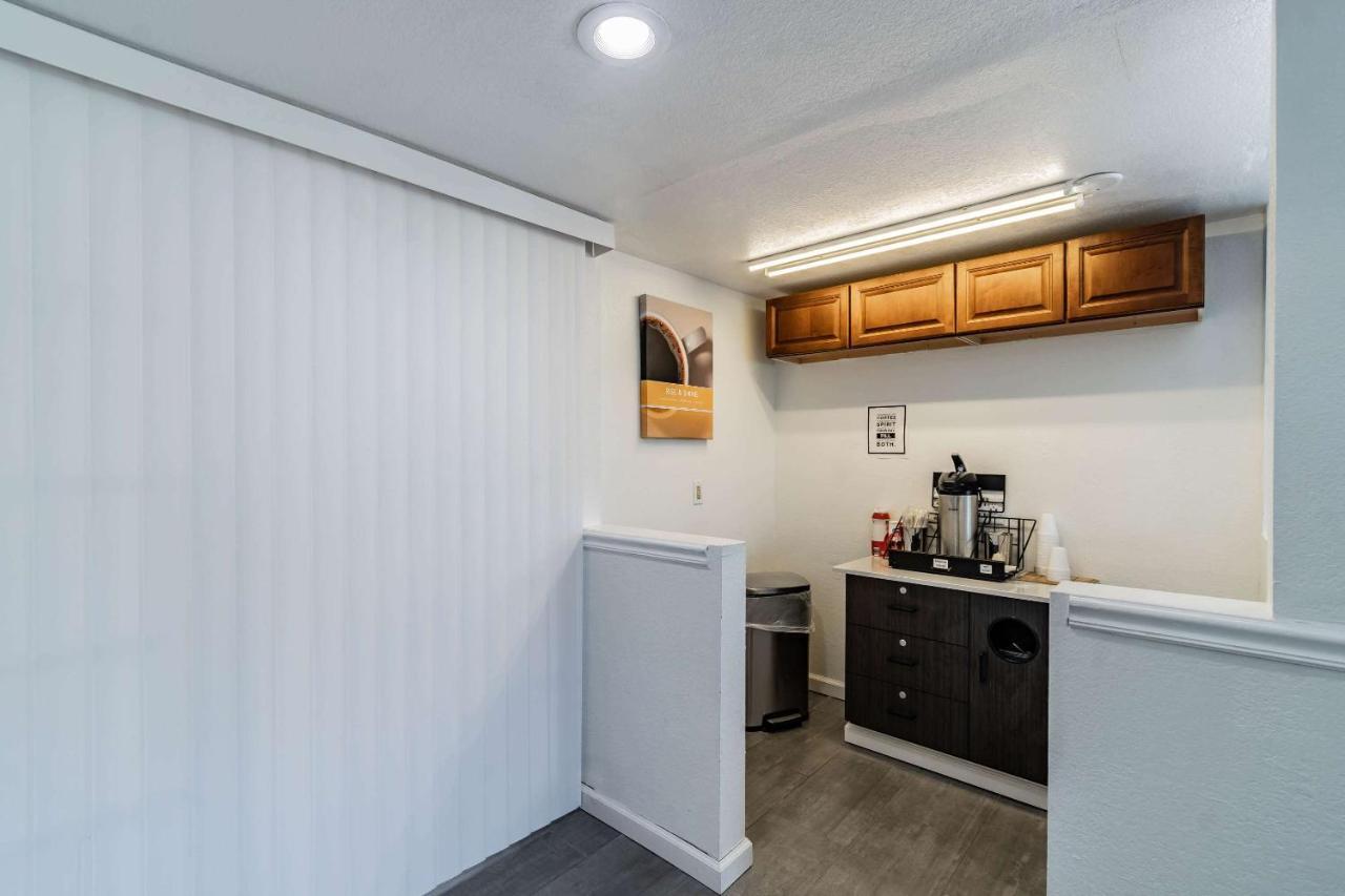 Motel 6 Tampa Near Fairgrounds - Casino Ngoại thất bức ảnh